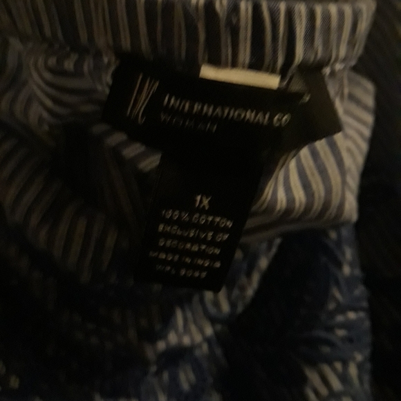 International concepts size 1X off the shoulder blue and white striped 5/$25 - Picture 4 of 4